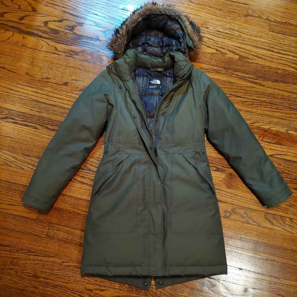 The North Face Women's Small/Petite Hyvent Parka in Olive Green and Black Camo
